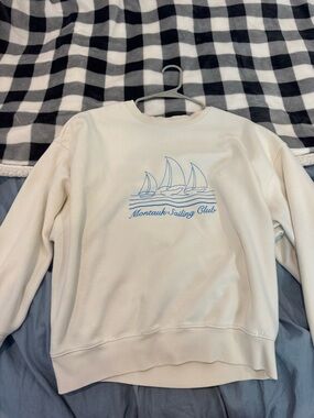 & Other Stories Cream Montauk Sailing Club Crewneck Sweatshirt with Blue Graphic